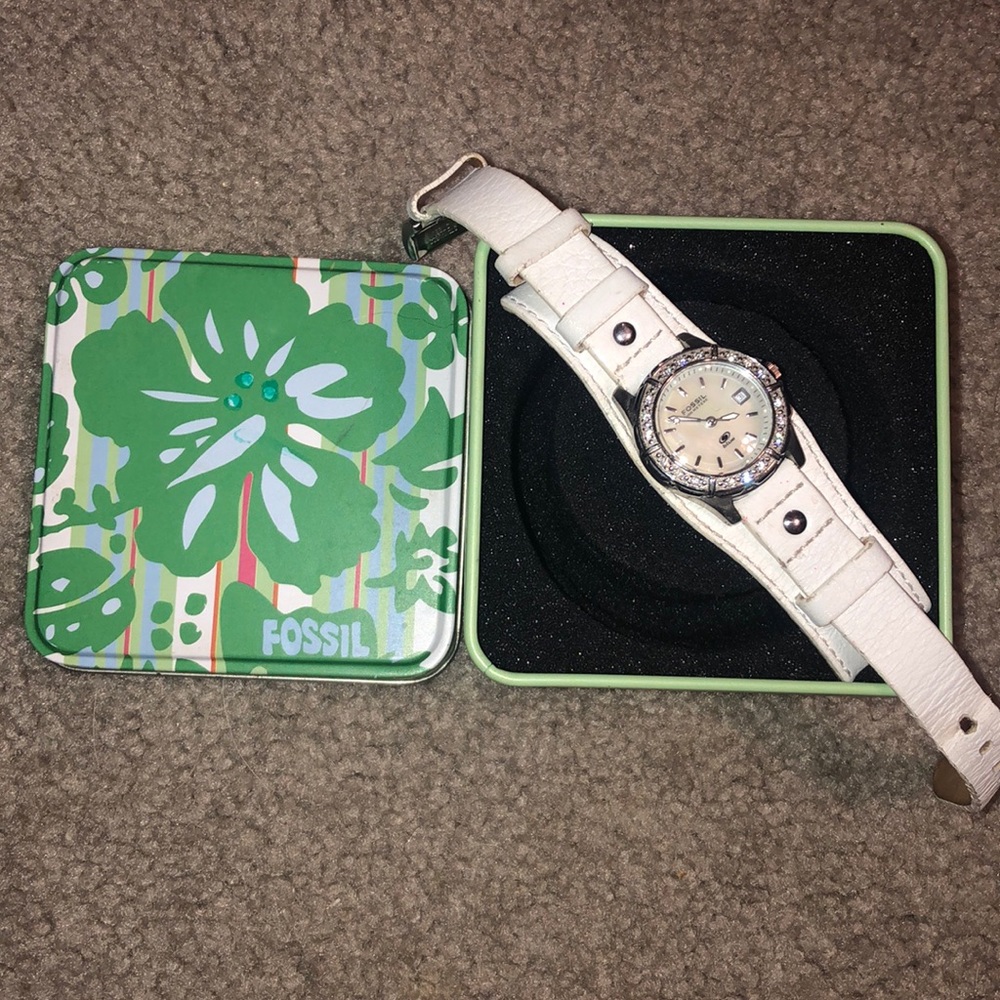 Fossil watch worn 5xs. In packaging good condition